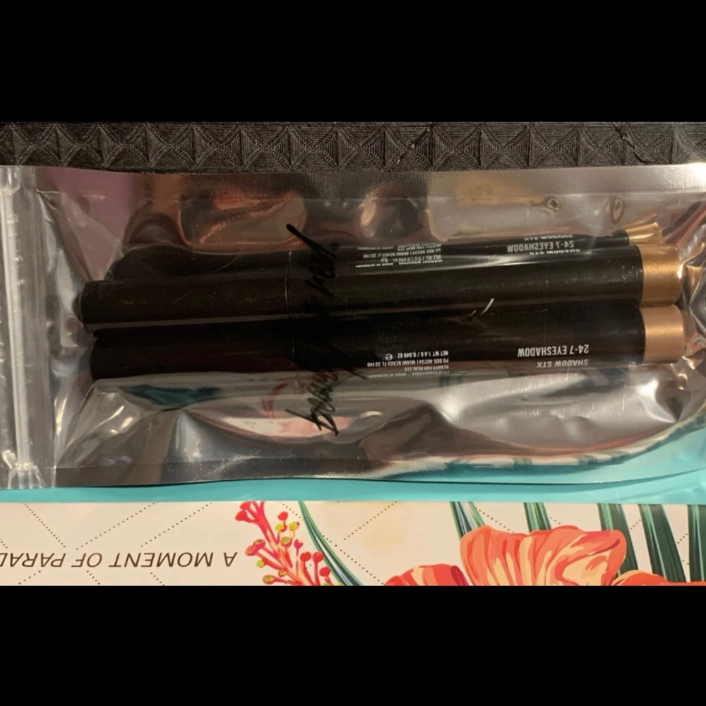 BEAUTY FOR REAL
SHADOW STX 24-7 Eyeshadow Duo - Picture 2 of 5
